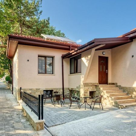 Къща За Гости Relax Hisarya Buitenkant foto