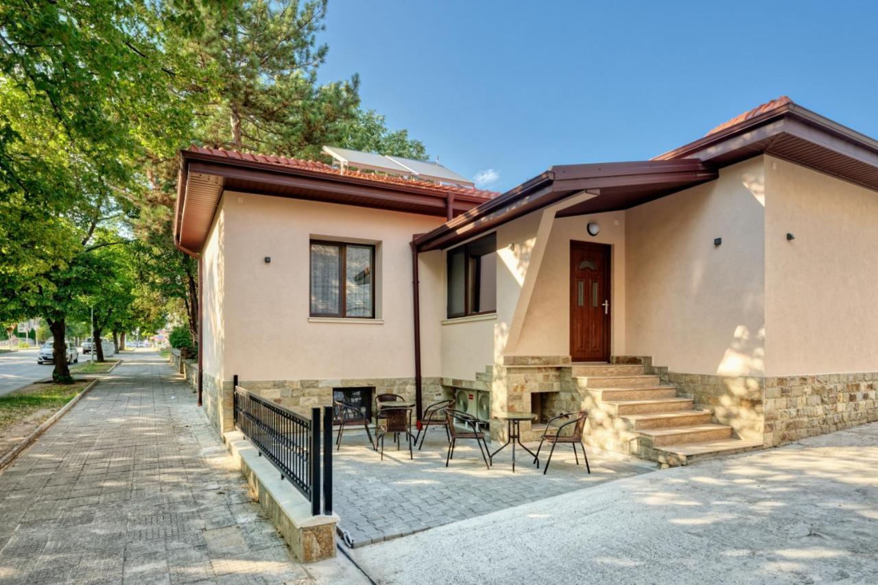 Къща За Гости Relax Hisarya Buitenkant foto